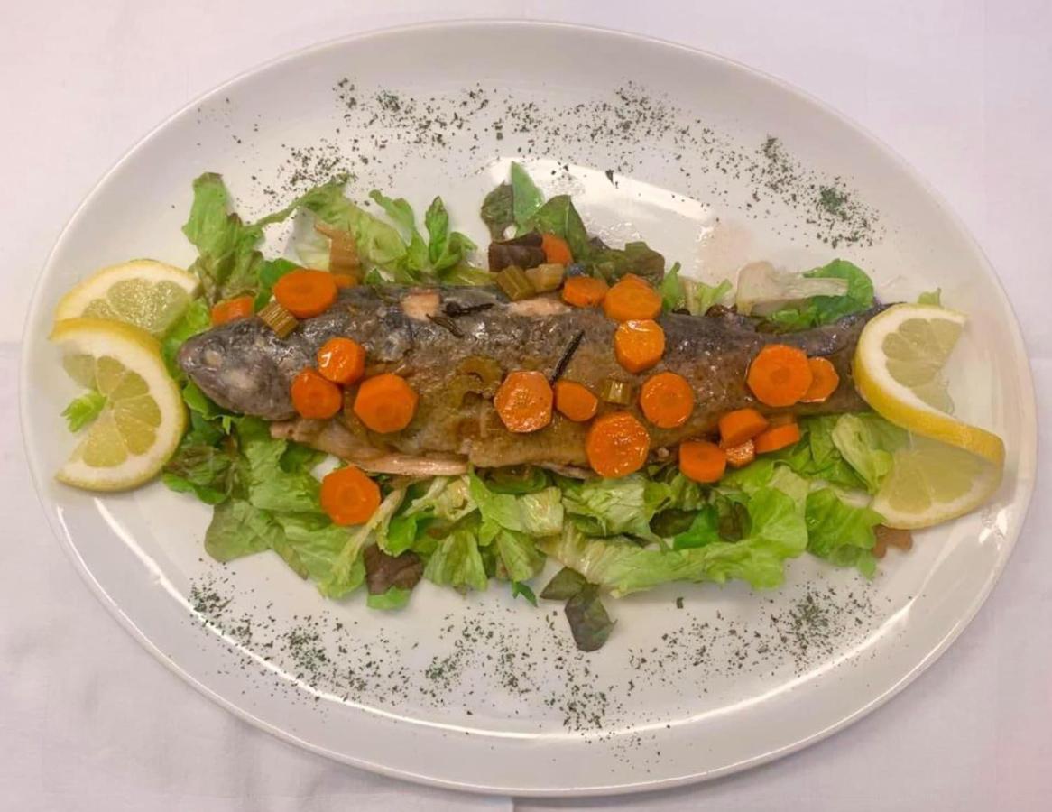 Готель Ristorante Della Stazione Tegna Екстер'єр фото